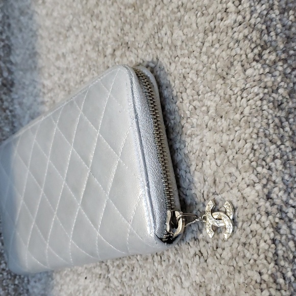 Chanel Quilted zipper wallet Authentic - Picture 3 of 12